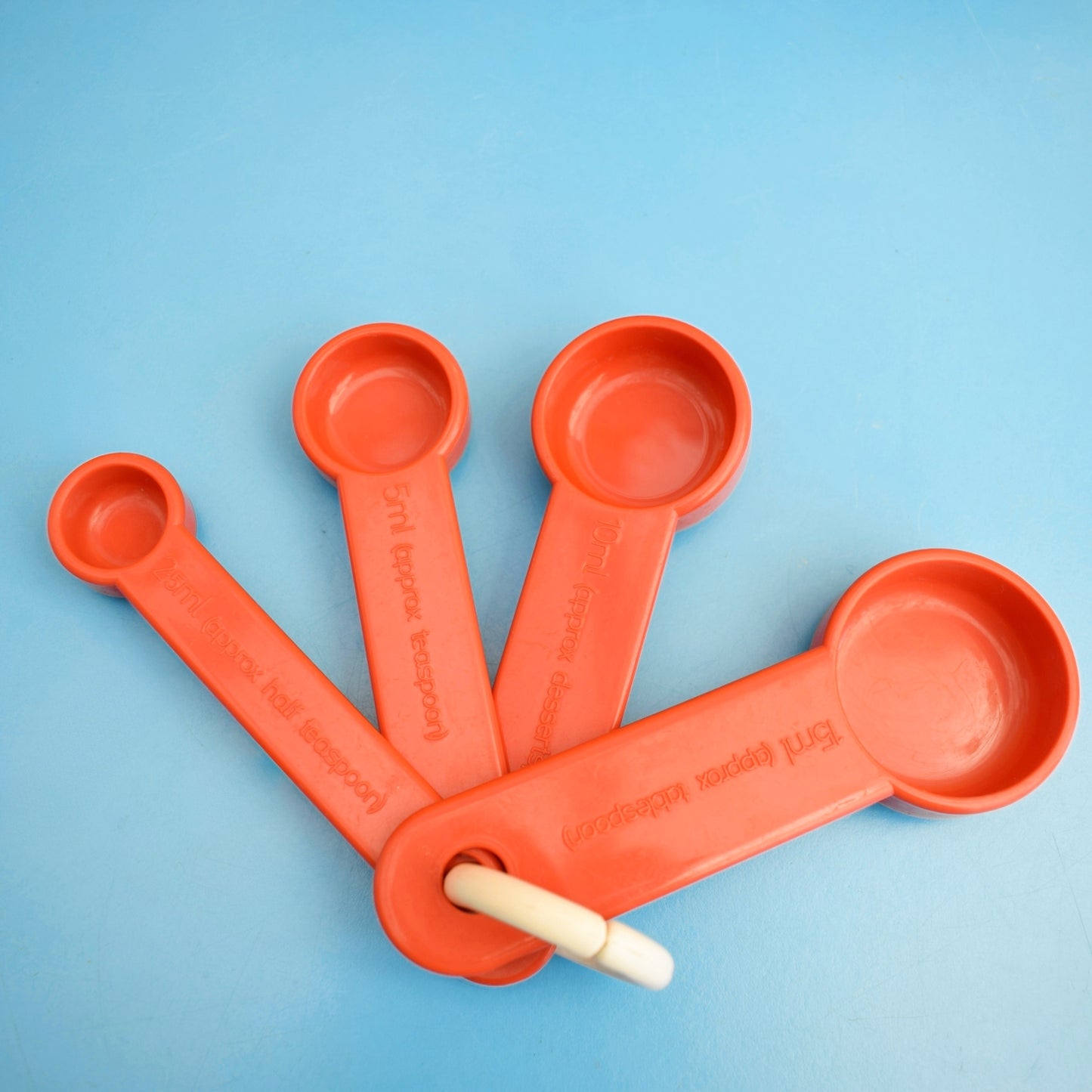 Vintage 1980s Plastic Measuring Spoon Set - Orange