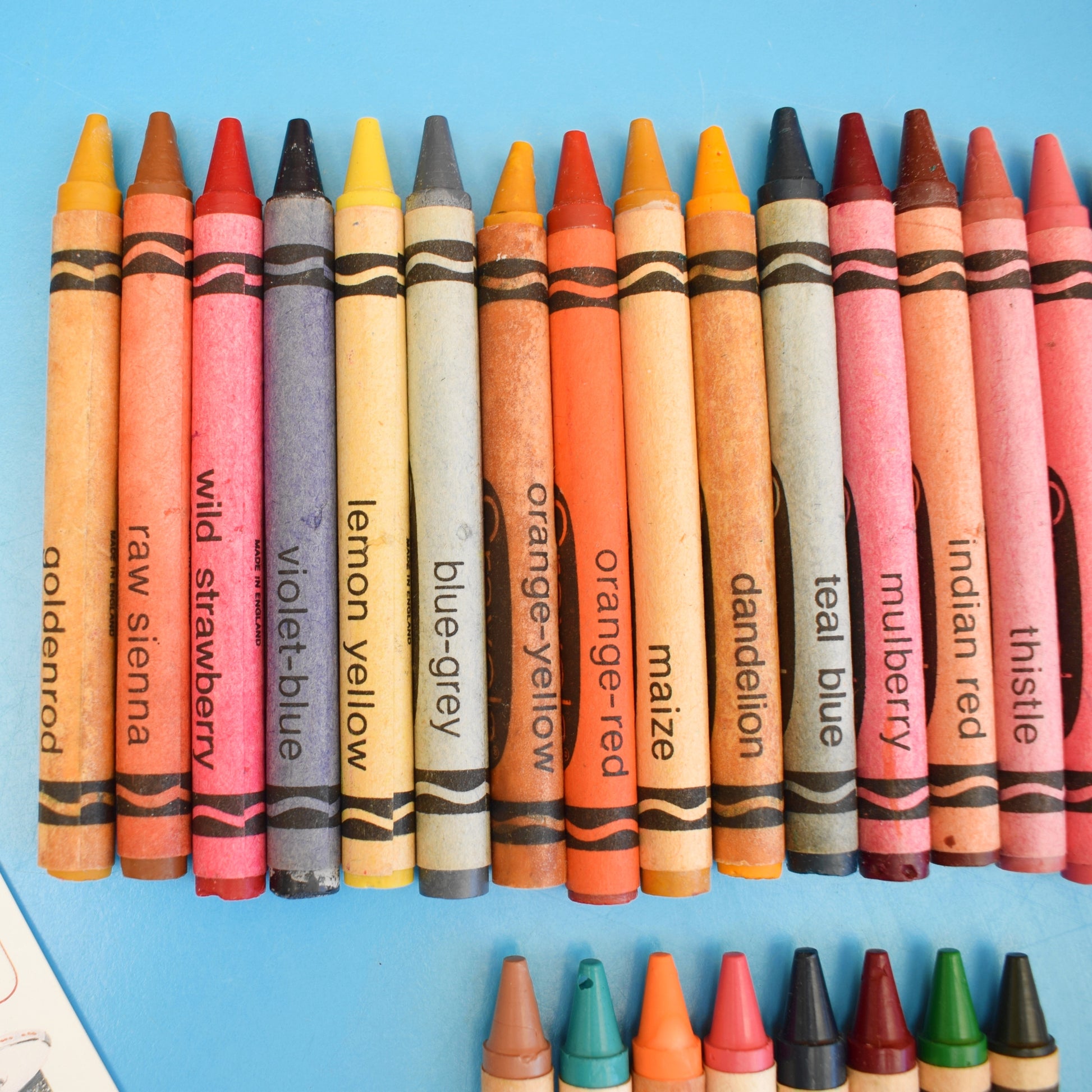 Vintage 1990s Crayola Wax Crayons - Boxed, Retired & Unnamed Colours / Stand by Vintage