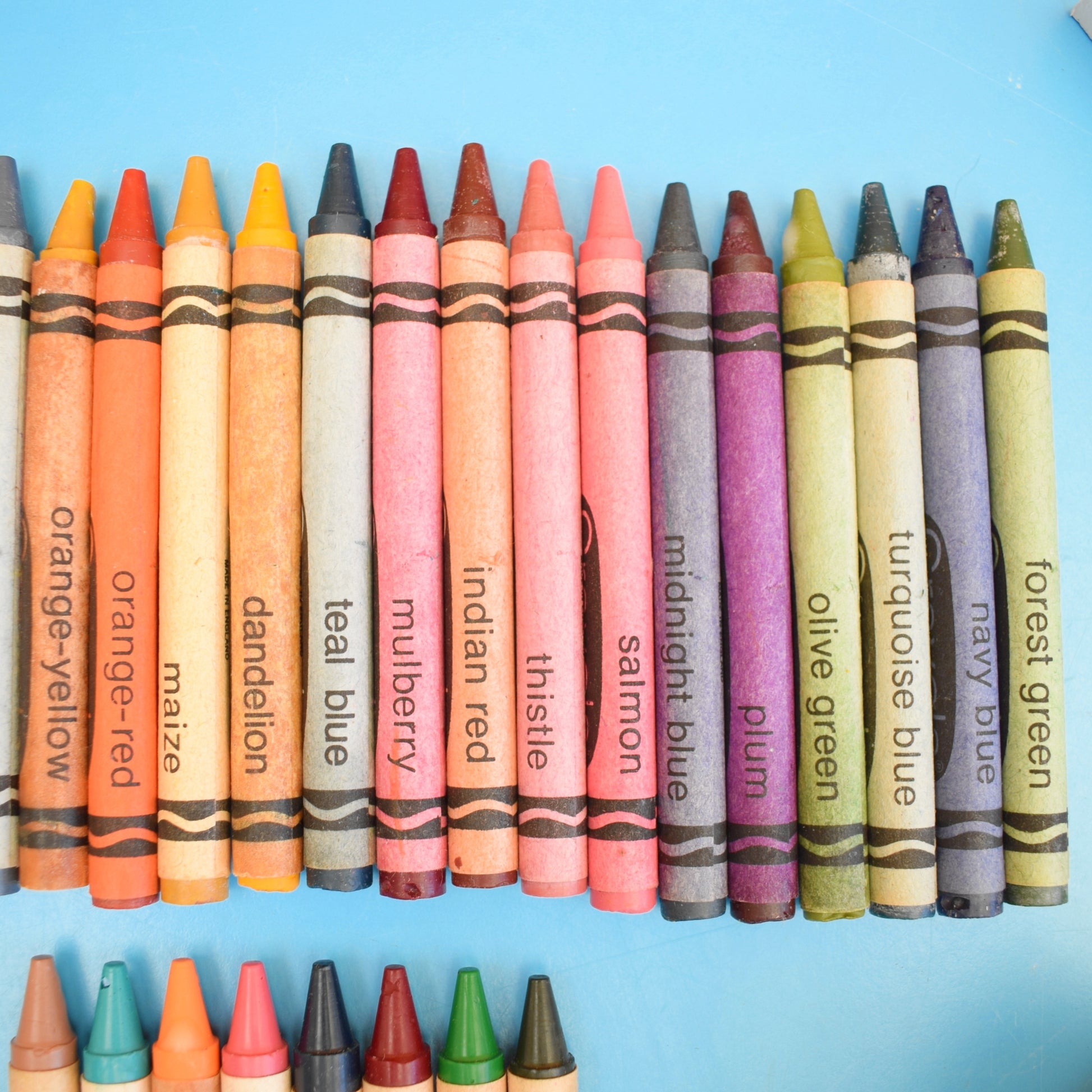 Vintage 1990s Crayola Wax Crayons - Boxed, Retired & Unnamed Colours / Stand by Vintage