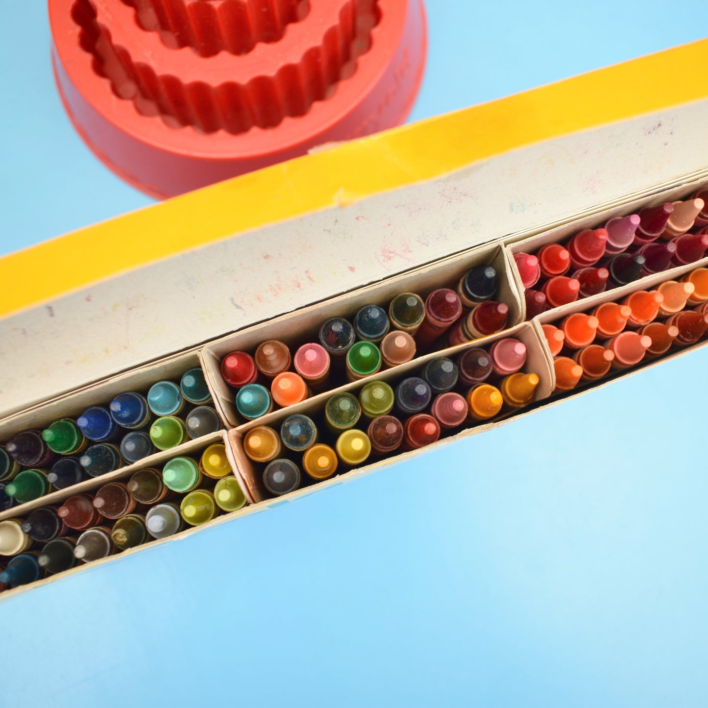 Vintage 1990s Crayola Wax Crayons - Boxed, Retired & Unnamed Colours / Stand by Vintage