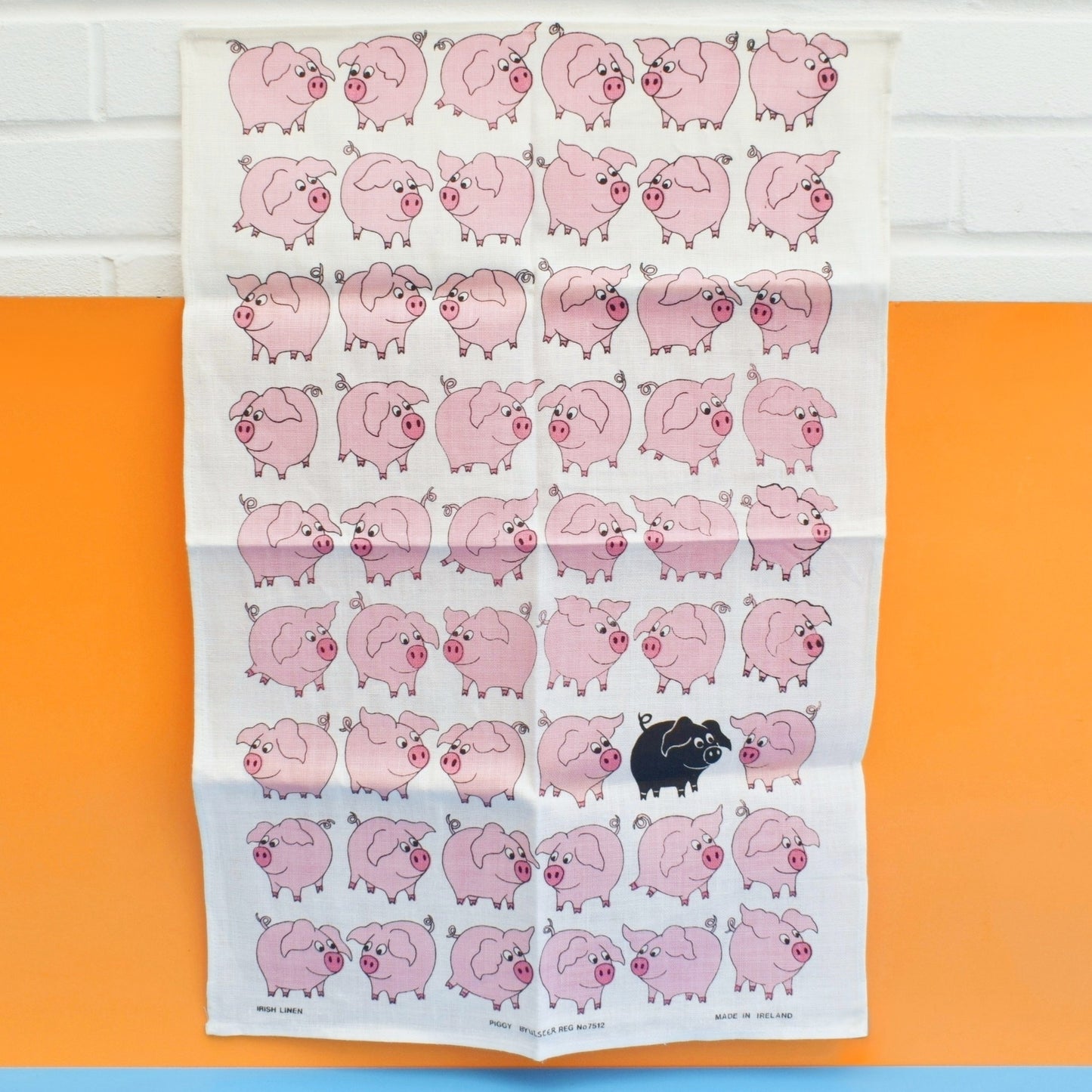 Vintage 1980s Tea Towel - Pink Pigs - Piggy - Ulster