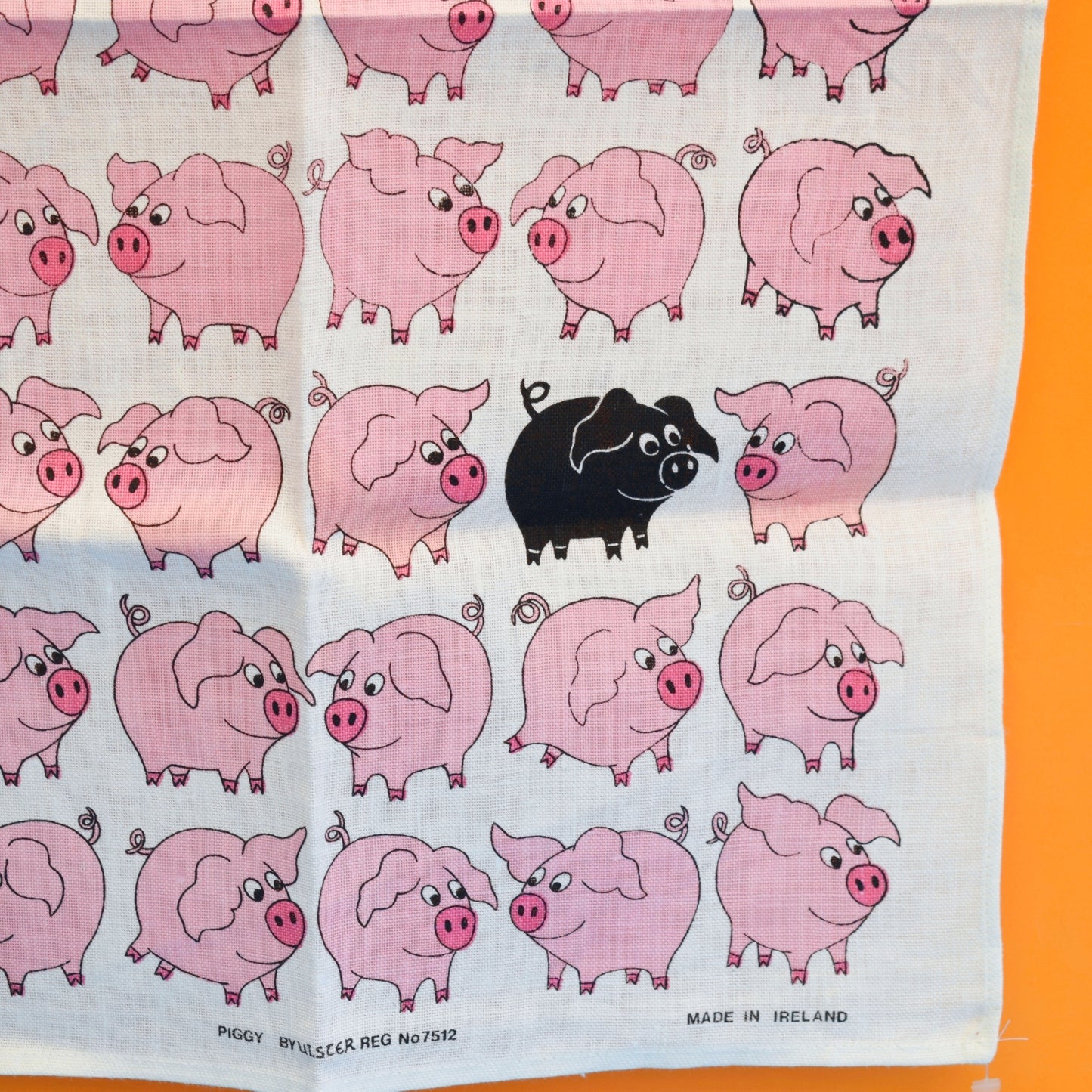 Vintage 1980s Tea Towel - Pink Pigs - Piggy - Ulster