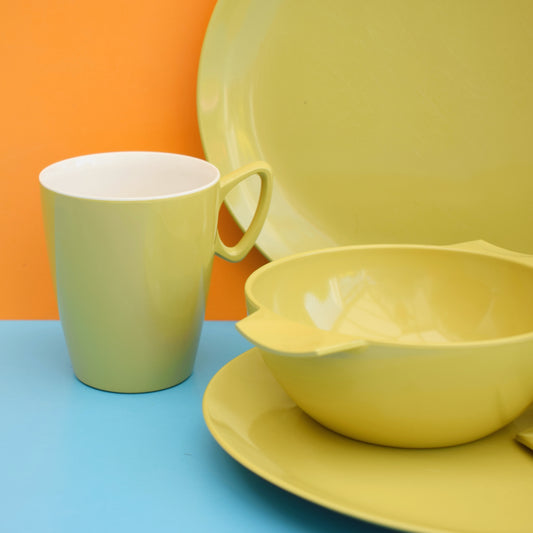 Vintage 1960s Melamine Plastic Mugs, Plates & Bowls - Apple Green