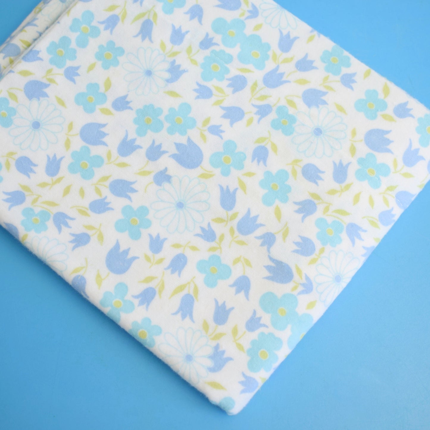 Vintage 1970s Pillowcase Pair - Flowers - Blue