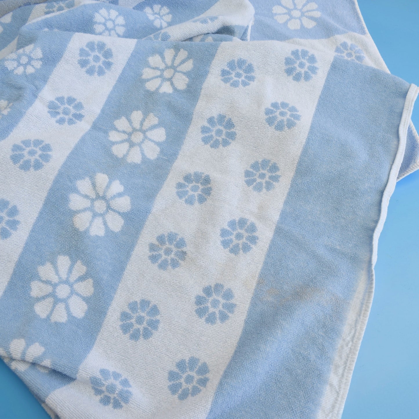 Vintage 1960s Bath Towels - Flowers - Pale Blue & White Pair