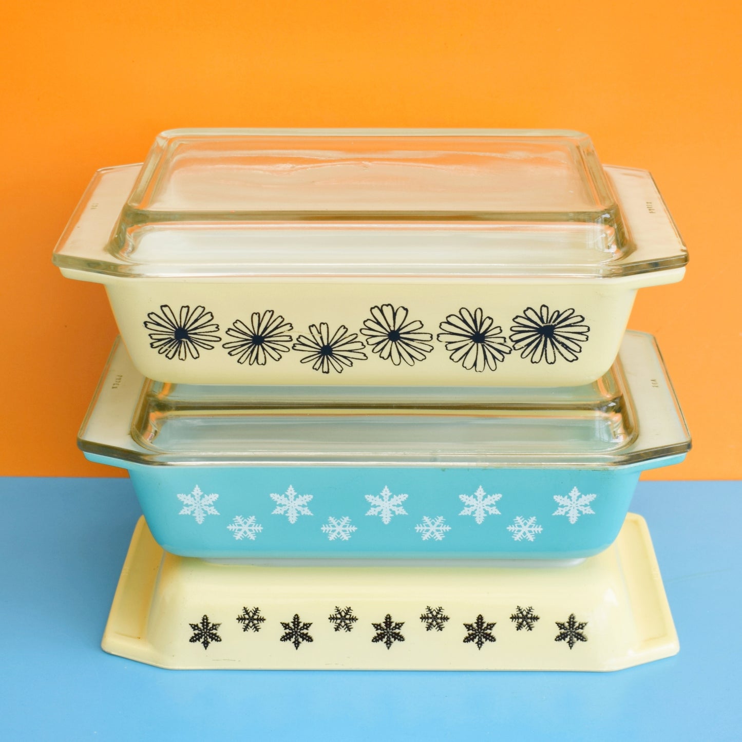 Vintage 1960s Pyrex Daisy Deep Space Saver Dish & Stand - Pink / Yellow by Vintage