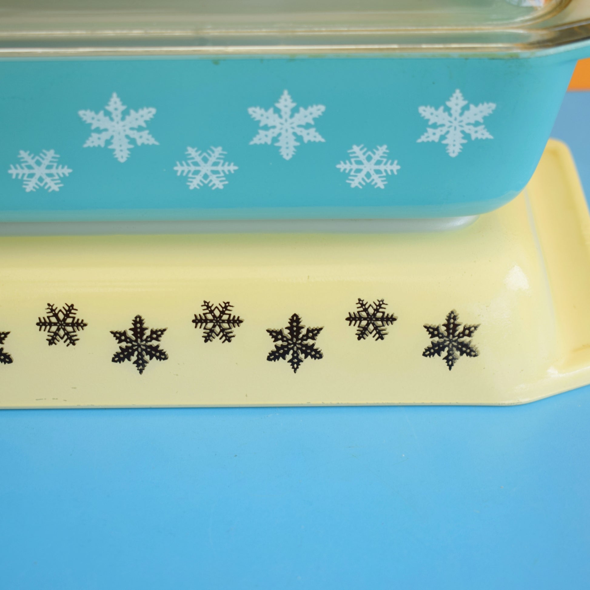 Vintage 1960s Pyrex Daisy Deep Space Saver Dish & Stand - Pink / Yellow by Vintage