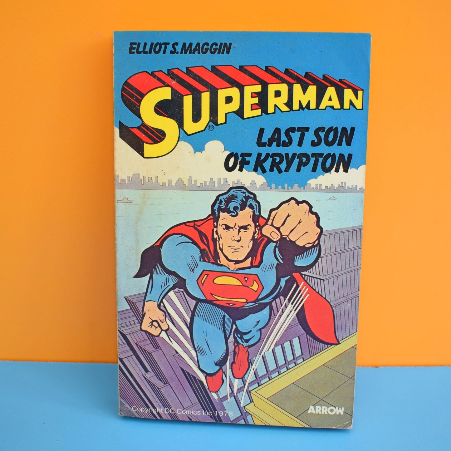 Vintage 1970s Superman Book- Arrow