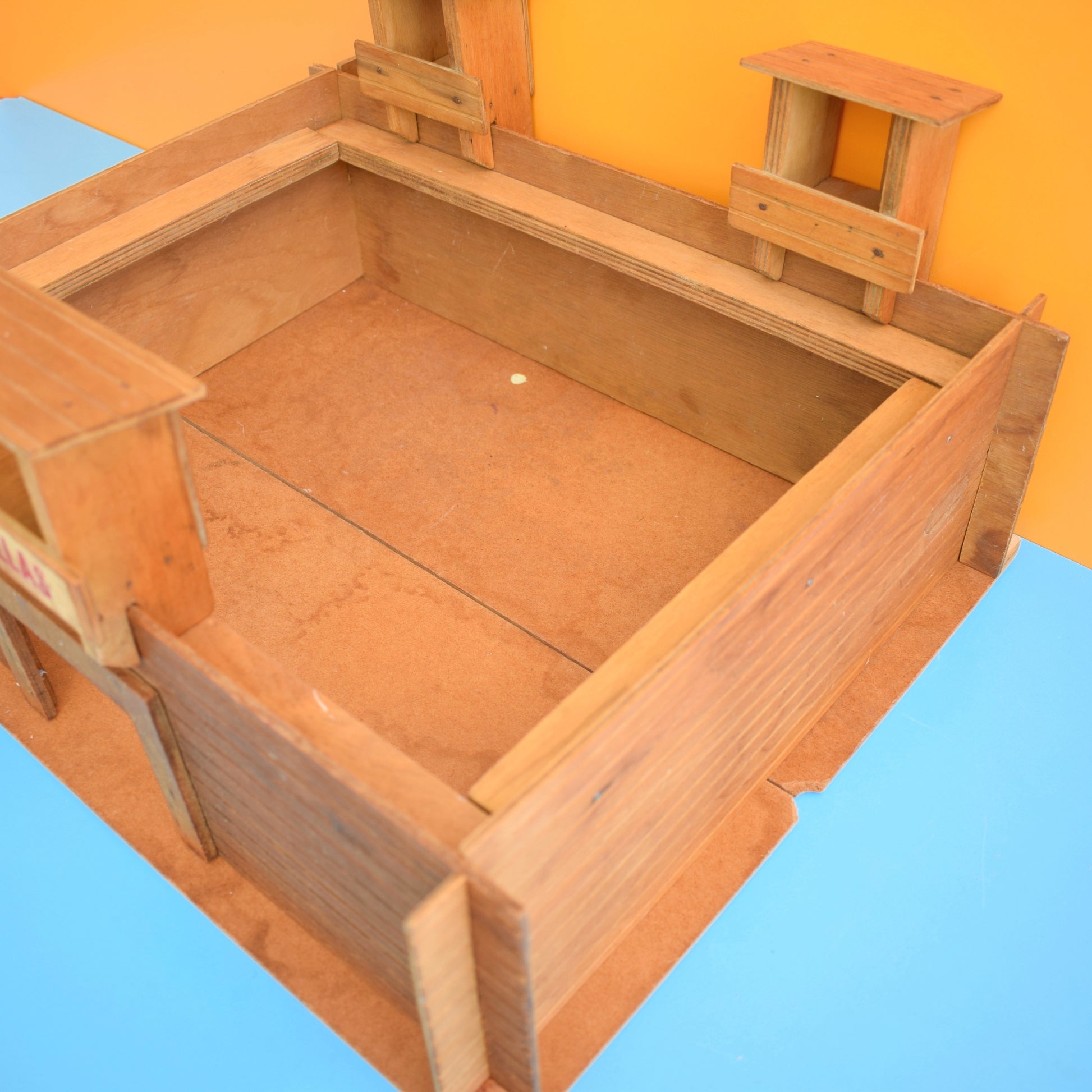 Vintage 1960s Wooden Fort Dallas Toy by Pineapple Retro