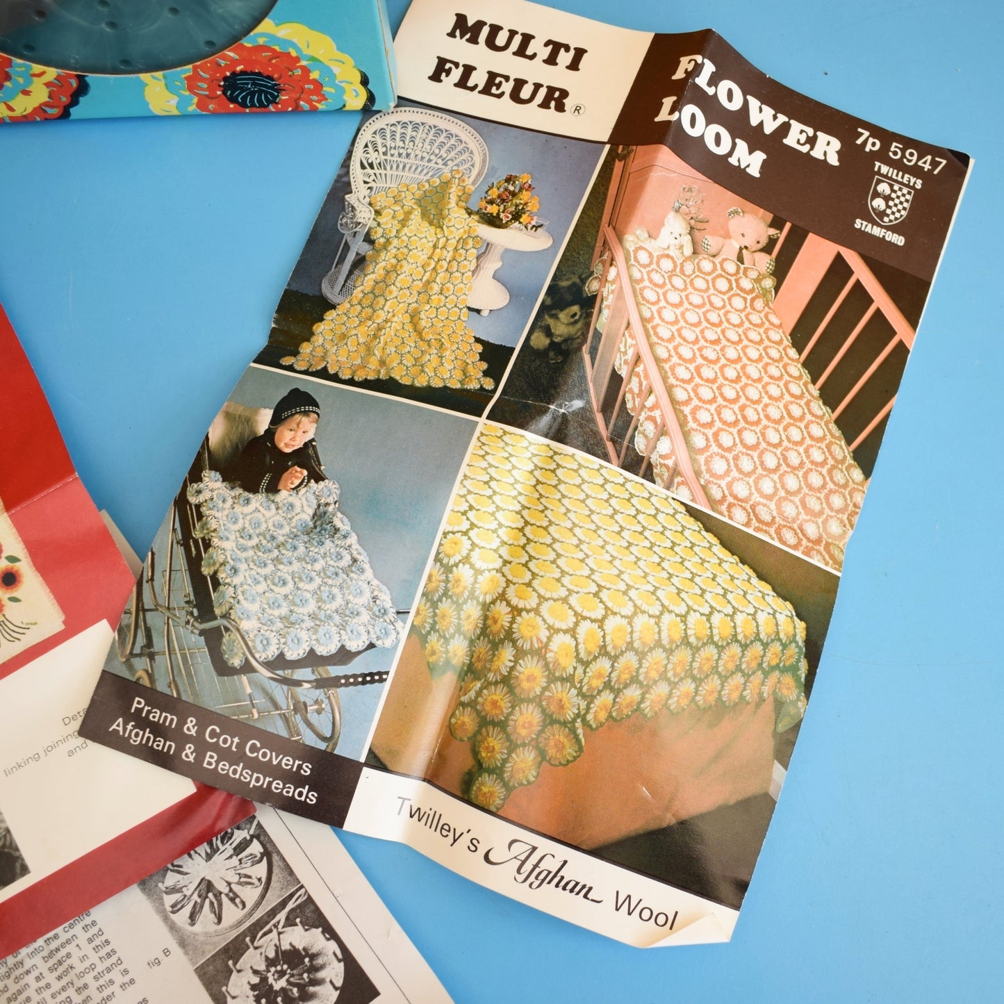 Vintage 1970s Flower Loom & Instructions/ Ideas - Boxed