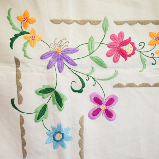 Vintage 1960s Embroidered Tablecloth - Flowers