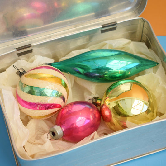Vintage 1960s Glass Christmas Baubles - Sandwich Tin - Green & Pink by Pineapple Retro