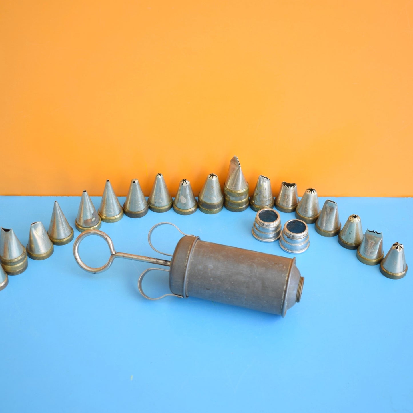 Vintage 1950s Metal Icing Syringe / Nozzles - Tala