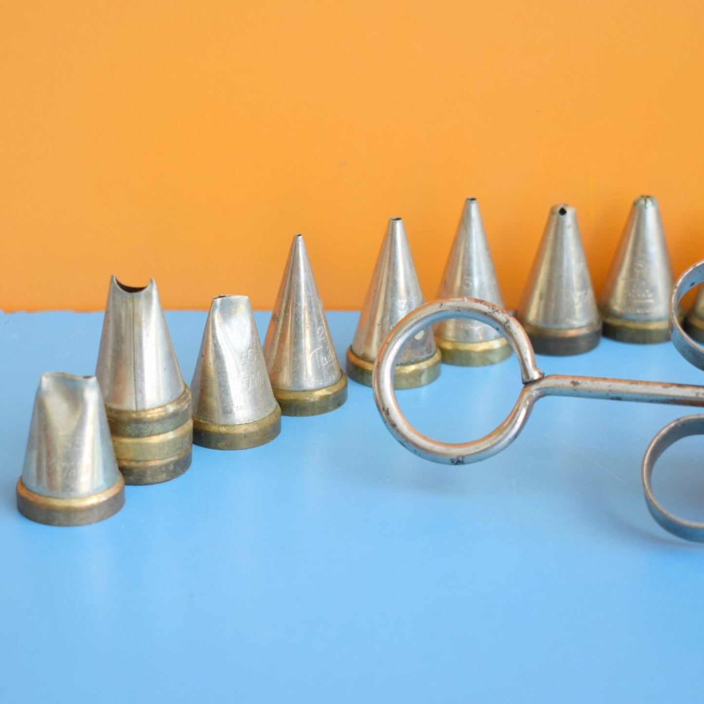 Vintage 1950s Metal Icing Syringe / Nozzles - Tala