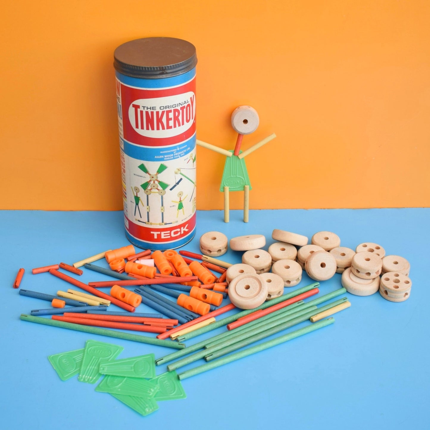 Vintage 1960s TinkerToy - Wooden / Plastic Building Toy