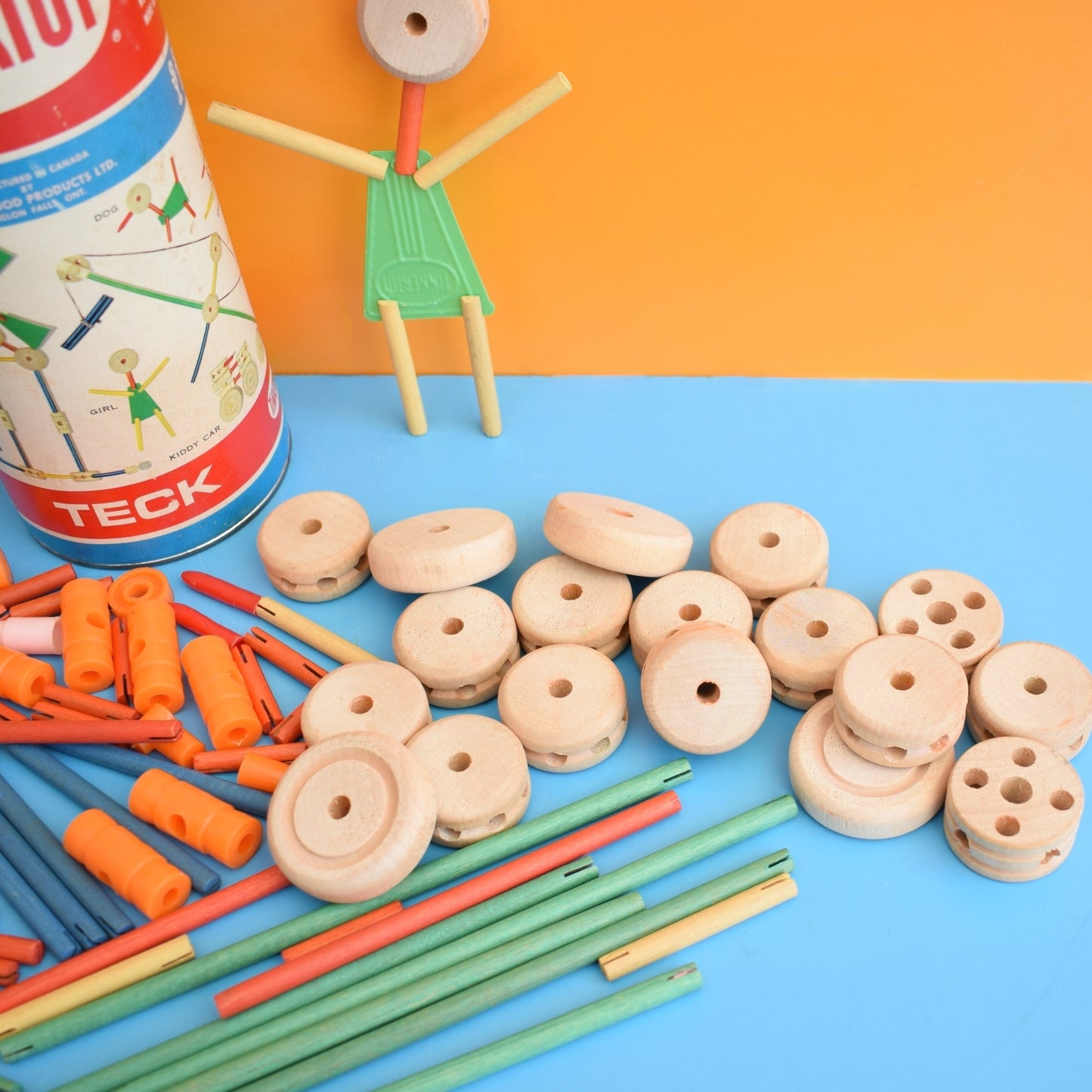 Vintage 1960s TinkerToy - Wooden / Plastic Building Toy