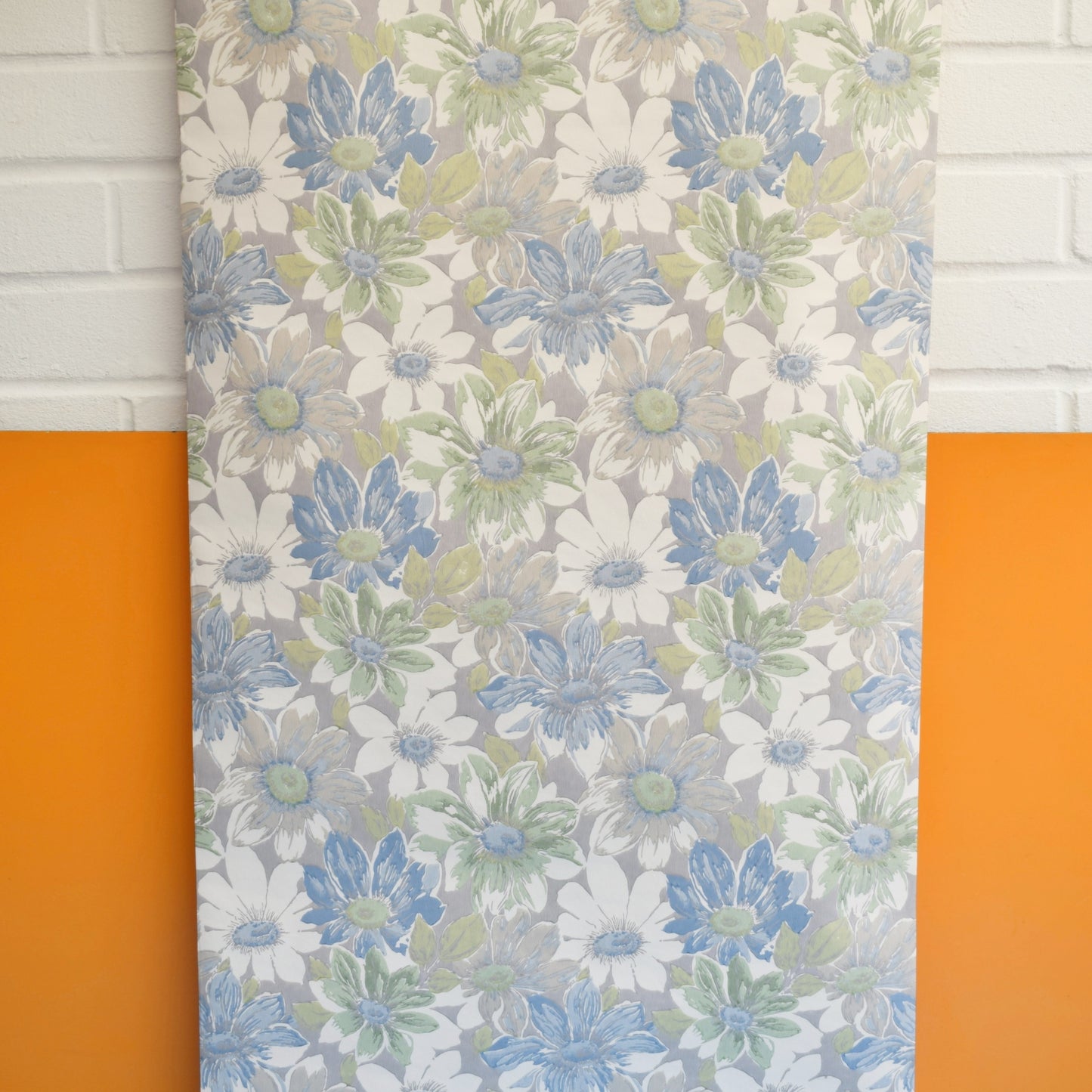 Vintage 1970s Wallpaper- Subtle Flowers- Pastels