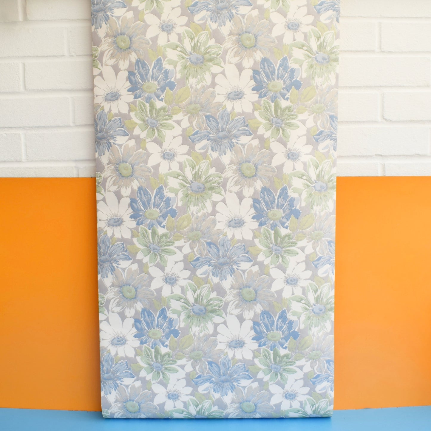 Vintage 1970s Wallpaper- Subtle Flowers- Pastels