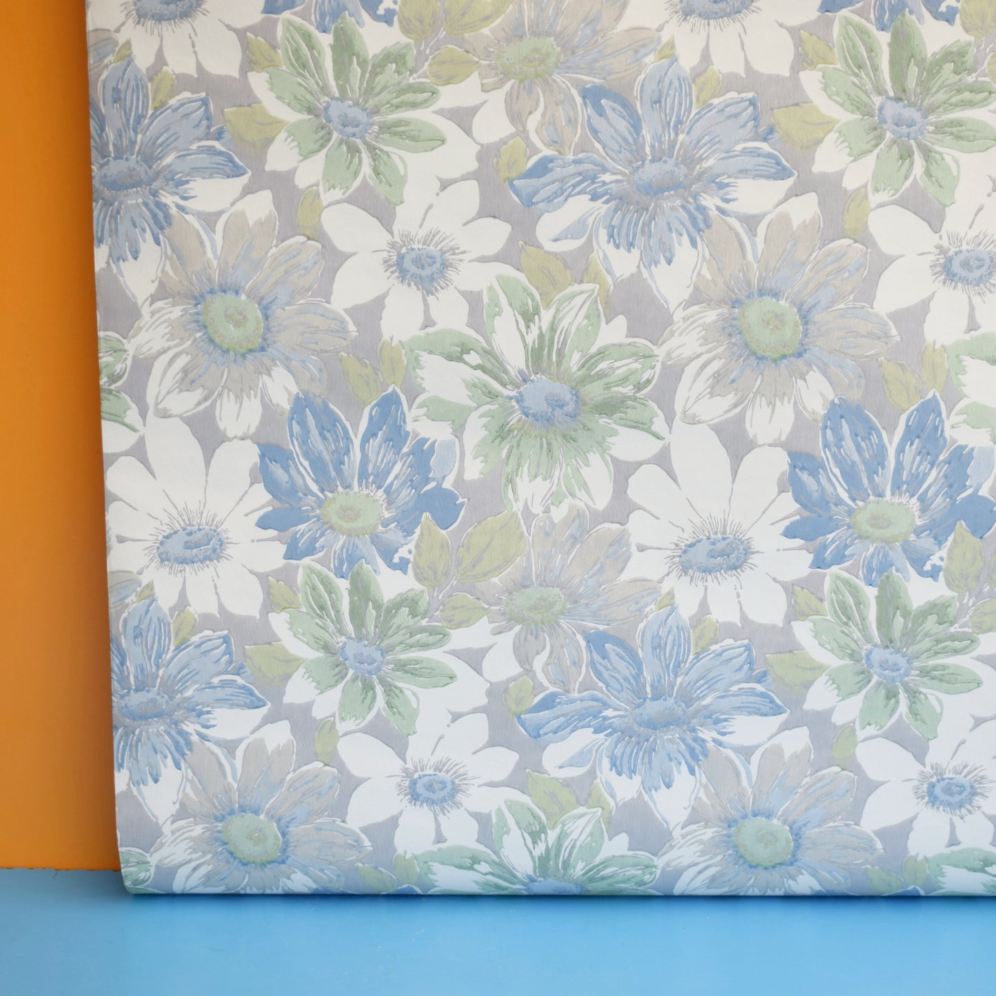 Vintage 1970s Wallpaper- Subtle Flowers- Pastels