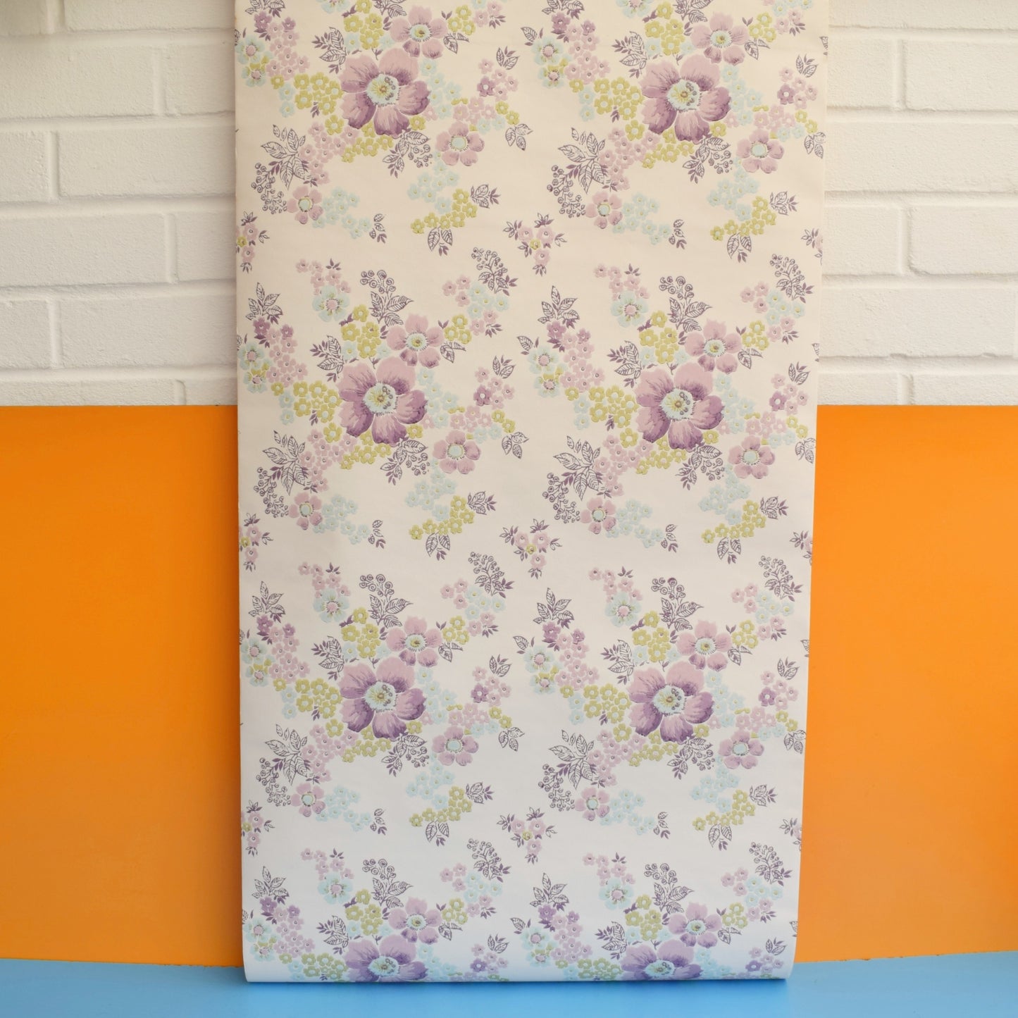 Vintage 1970s Wallpaper- Subtle Flowers- Pastels