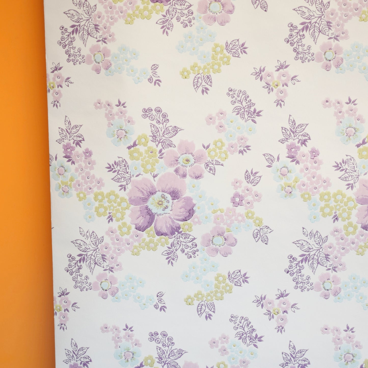 Vintage 1970s Wallpaper- Subtle Flowers- Pastels
