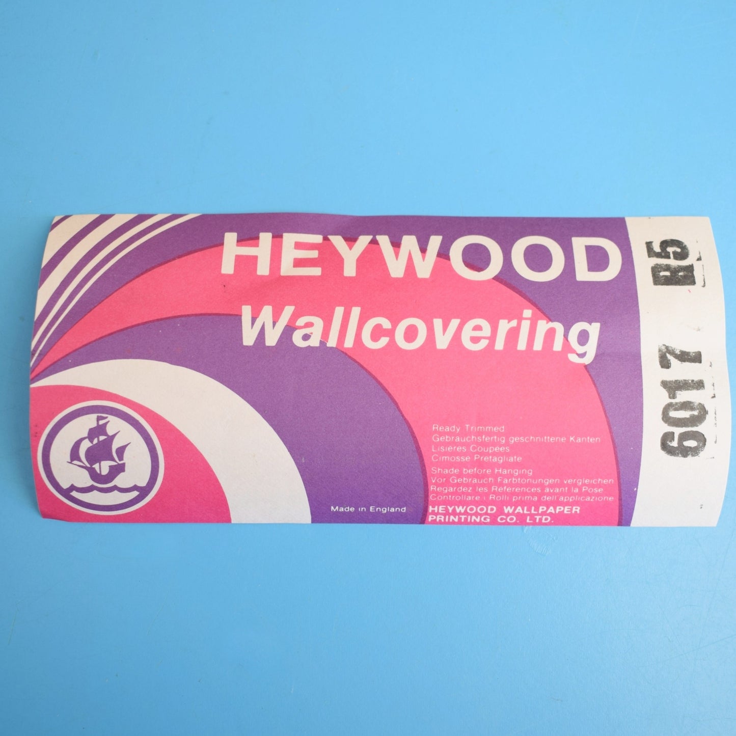 Vintage 1970s Wallpaper- Subtle Flowers- Pastels