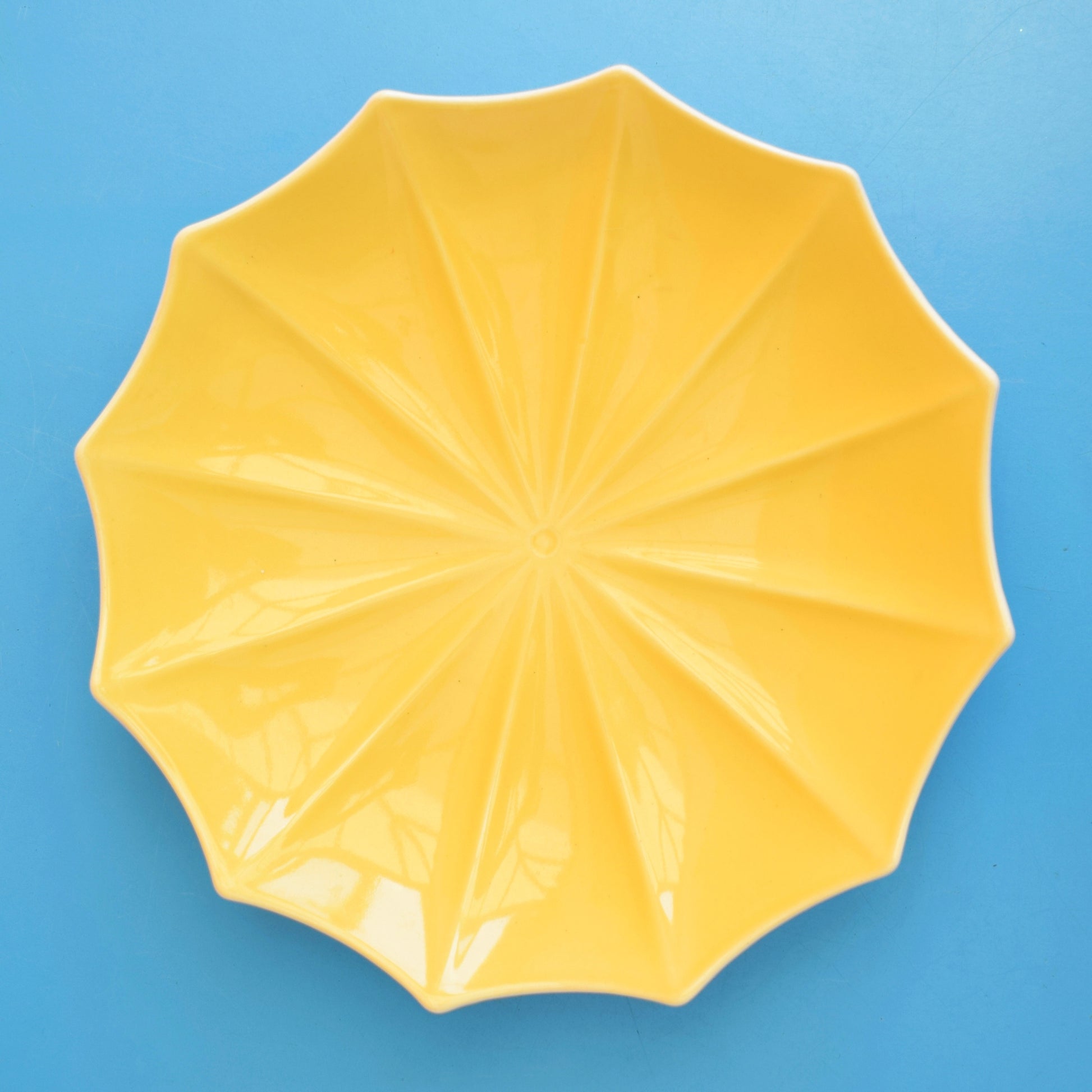 Vintage 1950s Midwinter Umbrella Cake Plate - Yellow by Vintage