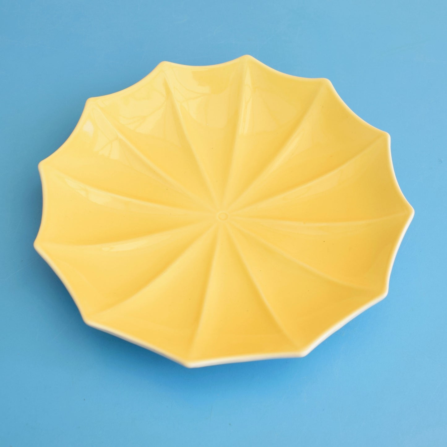 Vintage 1950s Midwinter Umbrella Cake Plate - Yellow by Vintage