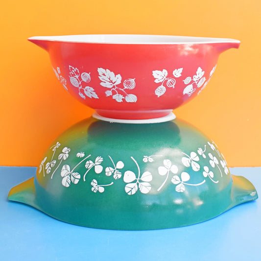 Vintage 1960s Pyrex Mixing Bowl - Clover/ Gooseberry