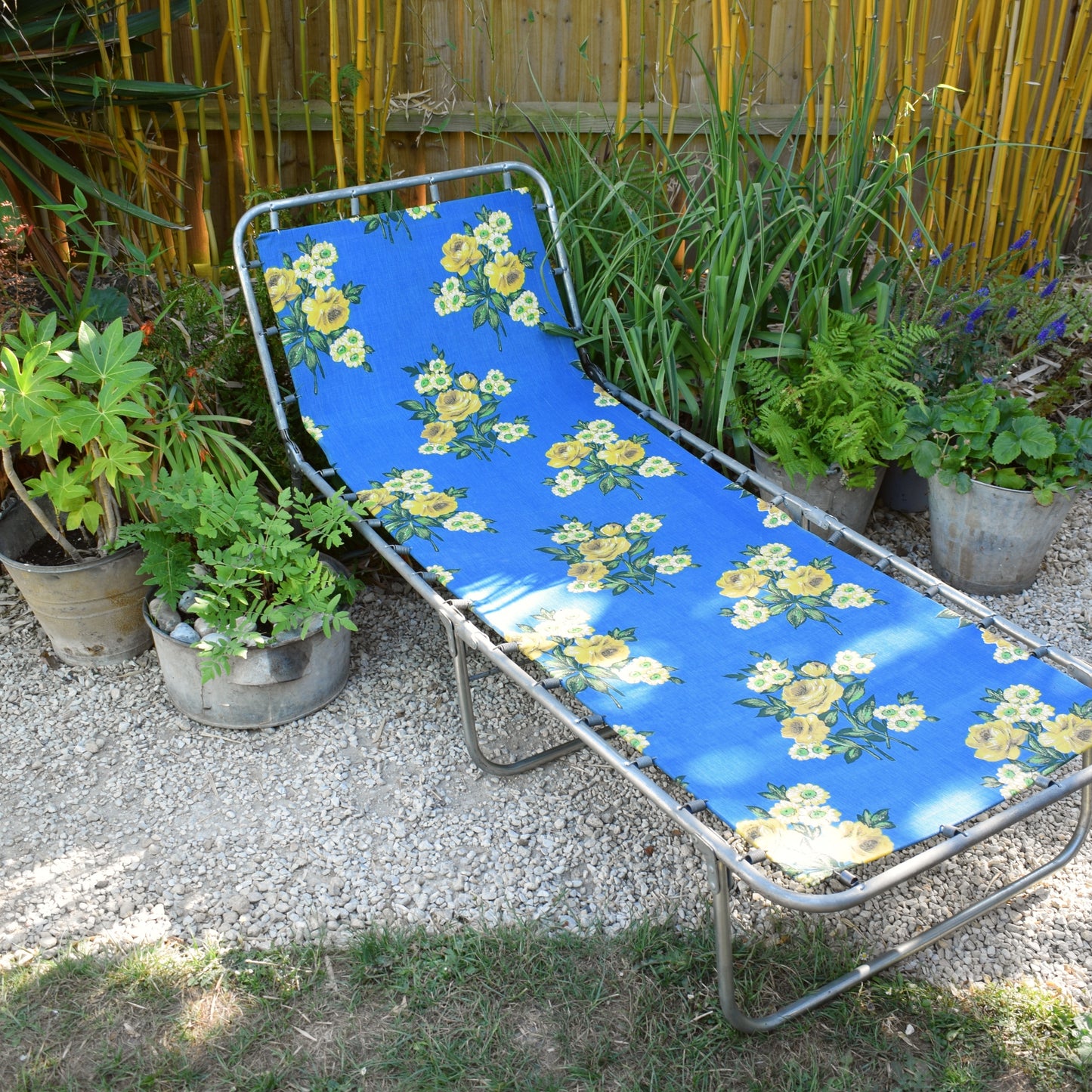 Vintage 1970s Garden Sun Lounger - Blue & Yellow Flowers . by Vintage