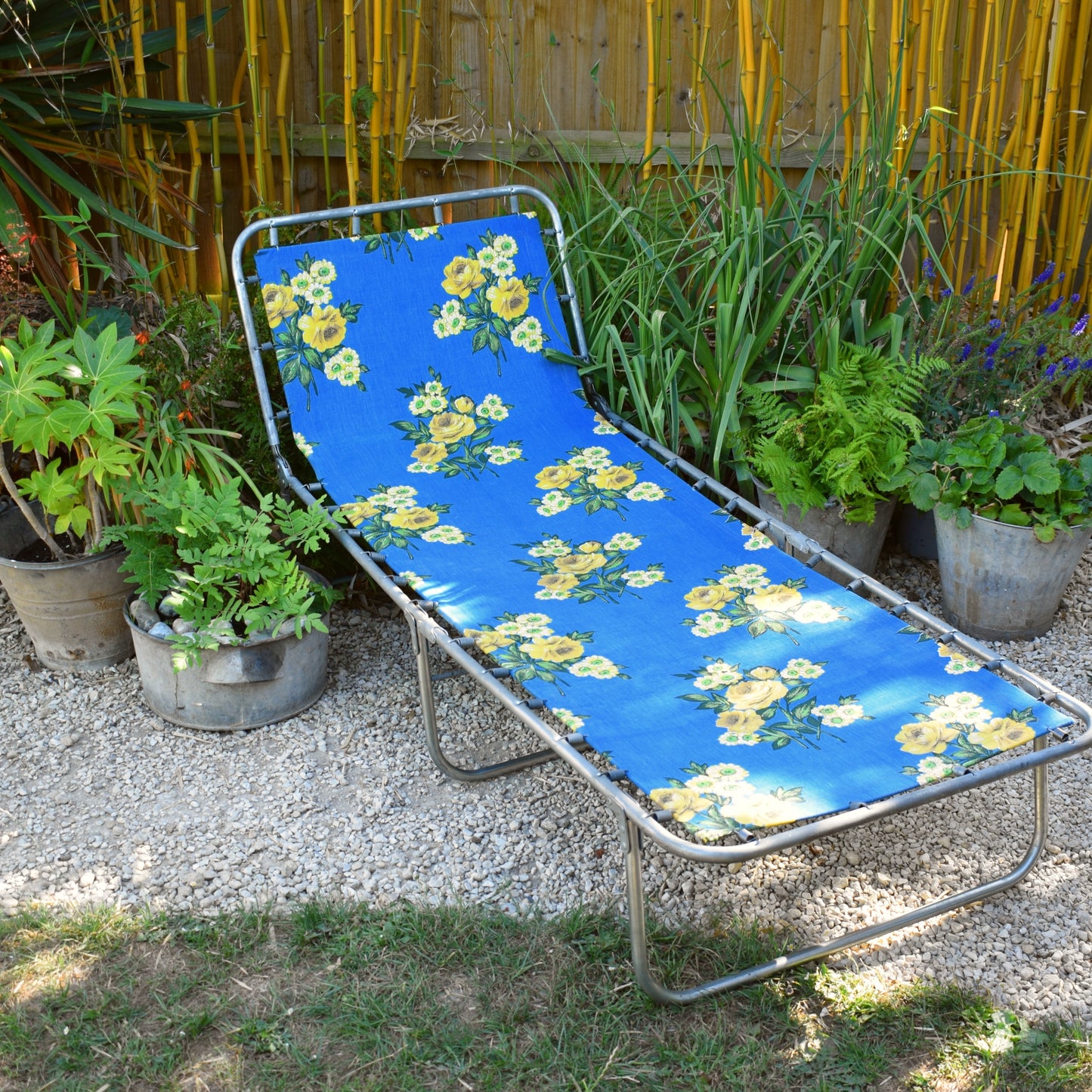 Vintage 1970s Garden Sun Lounger - Blue & Yellow Flowers . by Vintage