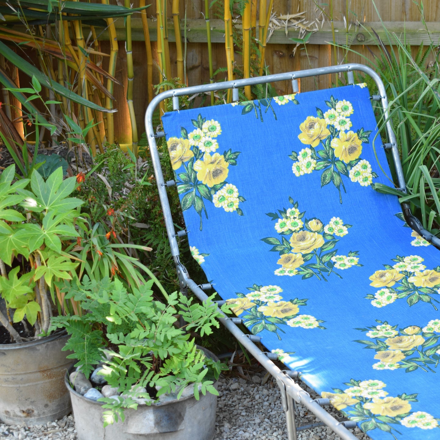 Vintage 1970s Garden Sun Lounger - Blue & Yellow Flowers . by Vintage