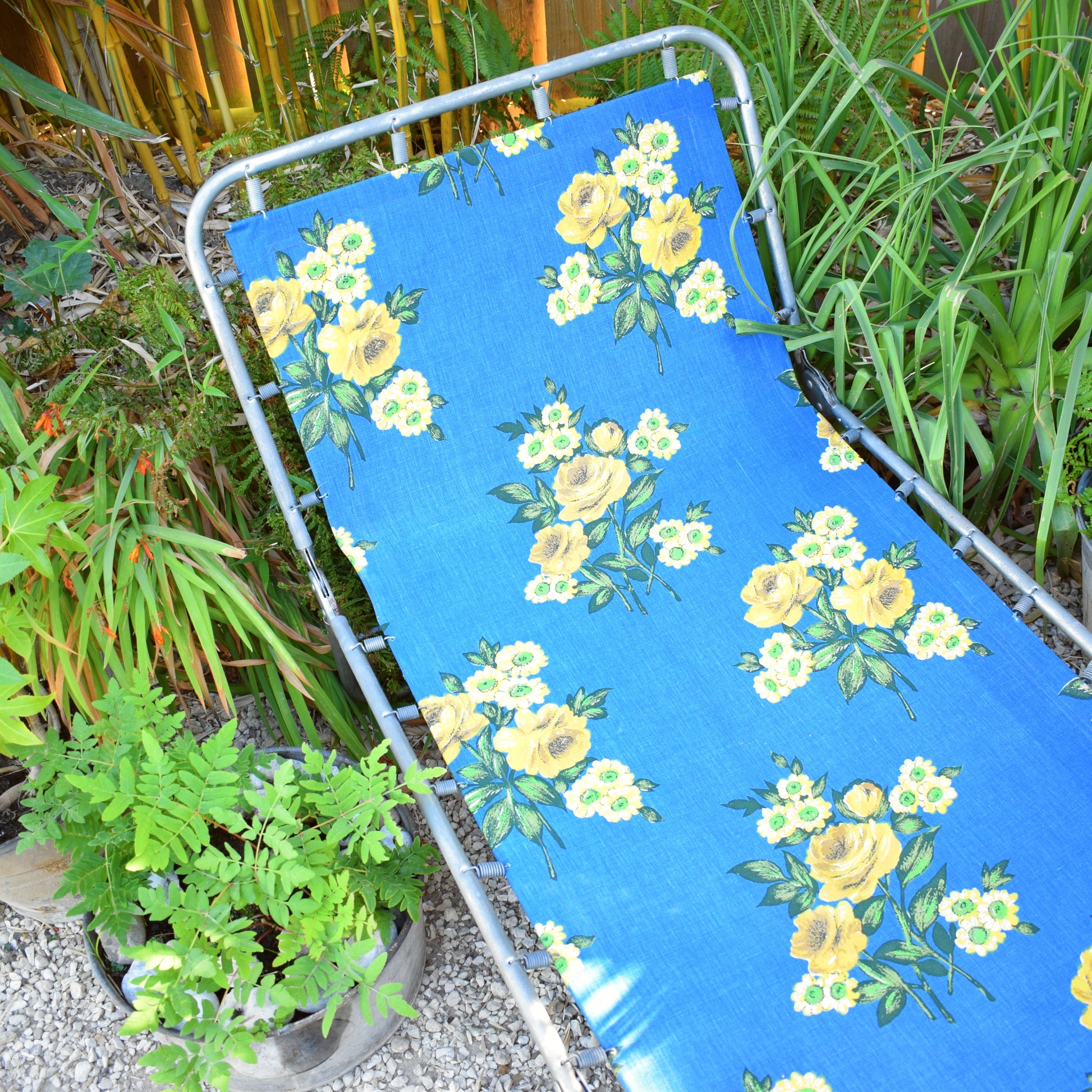 Vintage 1970s Garden Sun Lounger - Blue & Yellow Flowers . by Vintage
