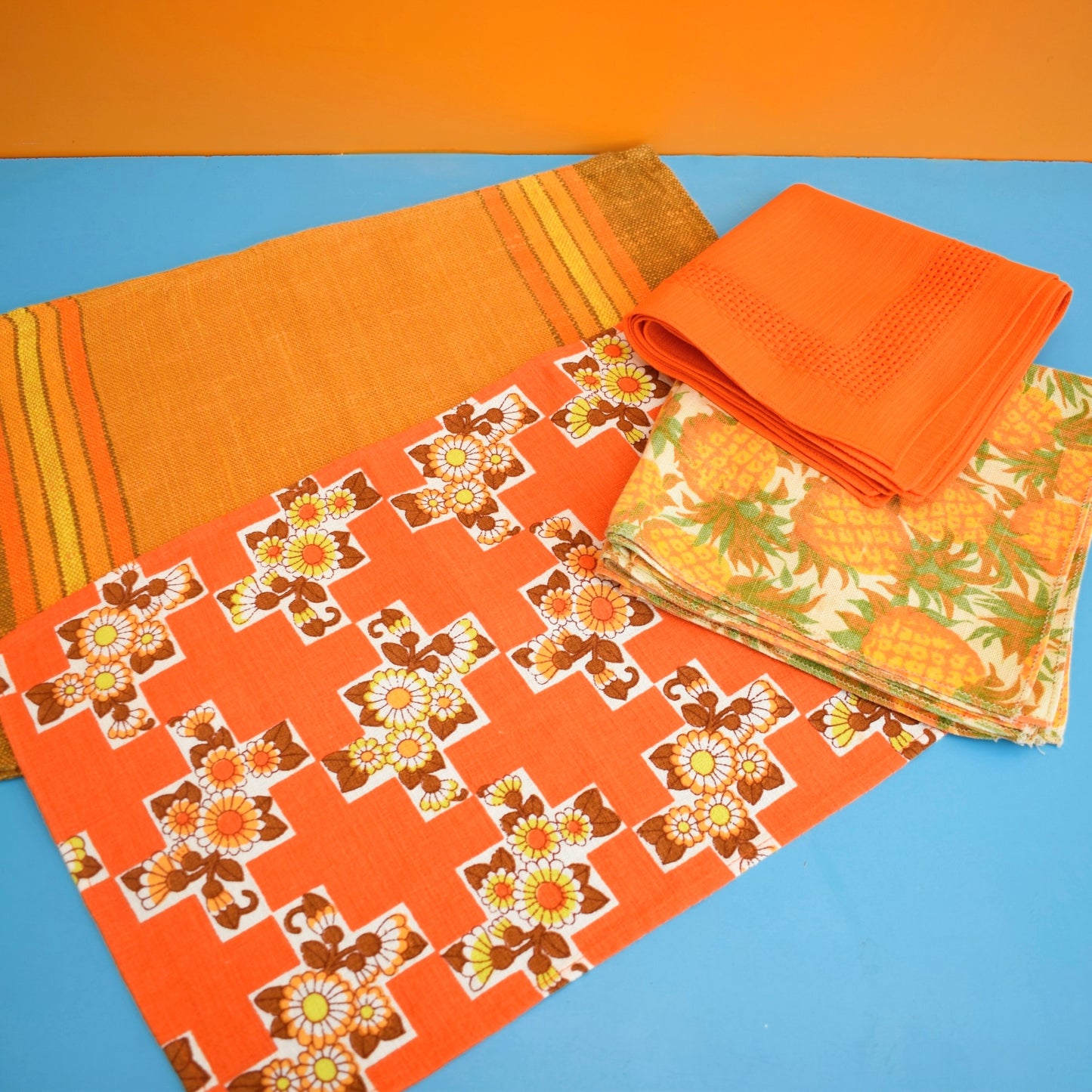 Vintage 1960s Napkins / Placemats - Flowers / Pineapples - Orange