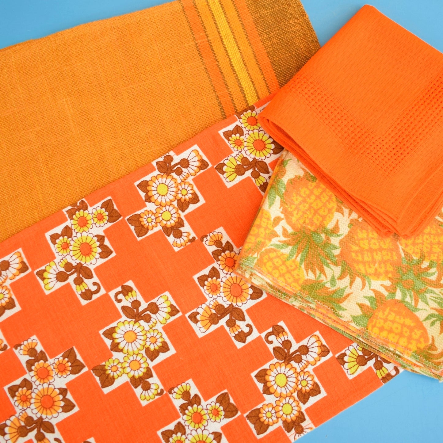 Vintage 1960s Napkins / Placemats - Flowers / Pineapples - Orange
