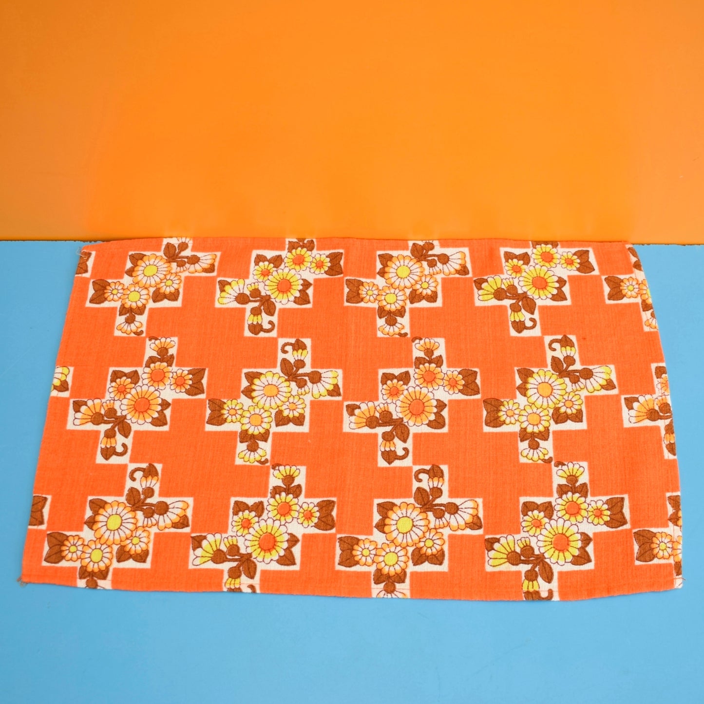 Vintage 1960s Napkins / Placemats - Flowers / Pineapples - Orange