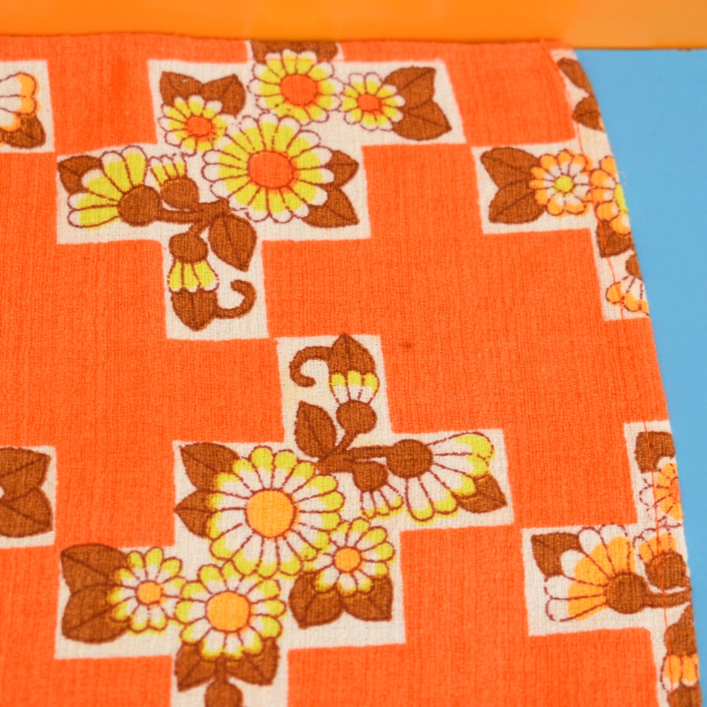 Vintage 1960s Napkins / Placemats - Flowers / Pineapples - Orange