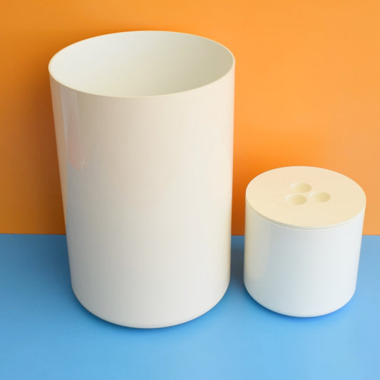 Vintage 1970s Plastic Habitat Crayonne Tubs by Pineapple Retro