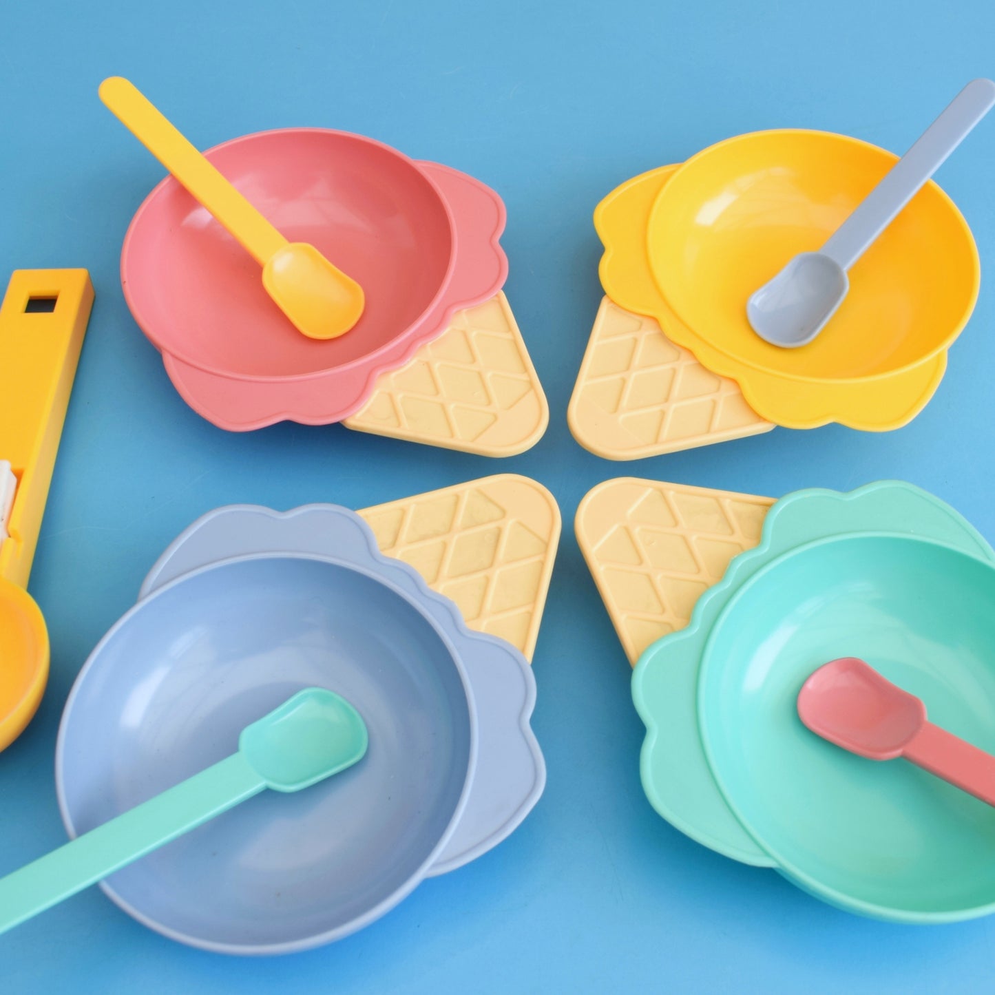 Vintage 1990s Plastic Ice Cream Bowls / Spoons / Scoop by Pineapple Retro