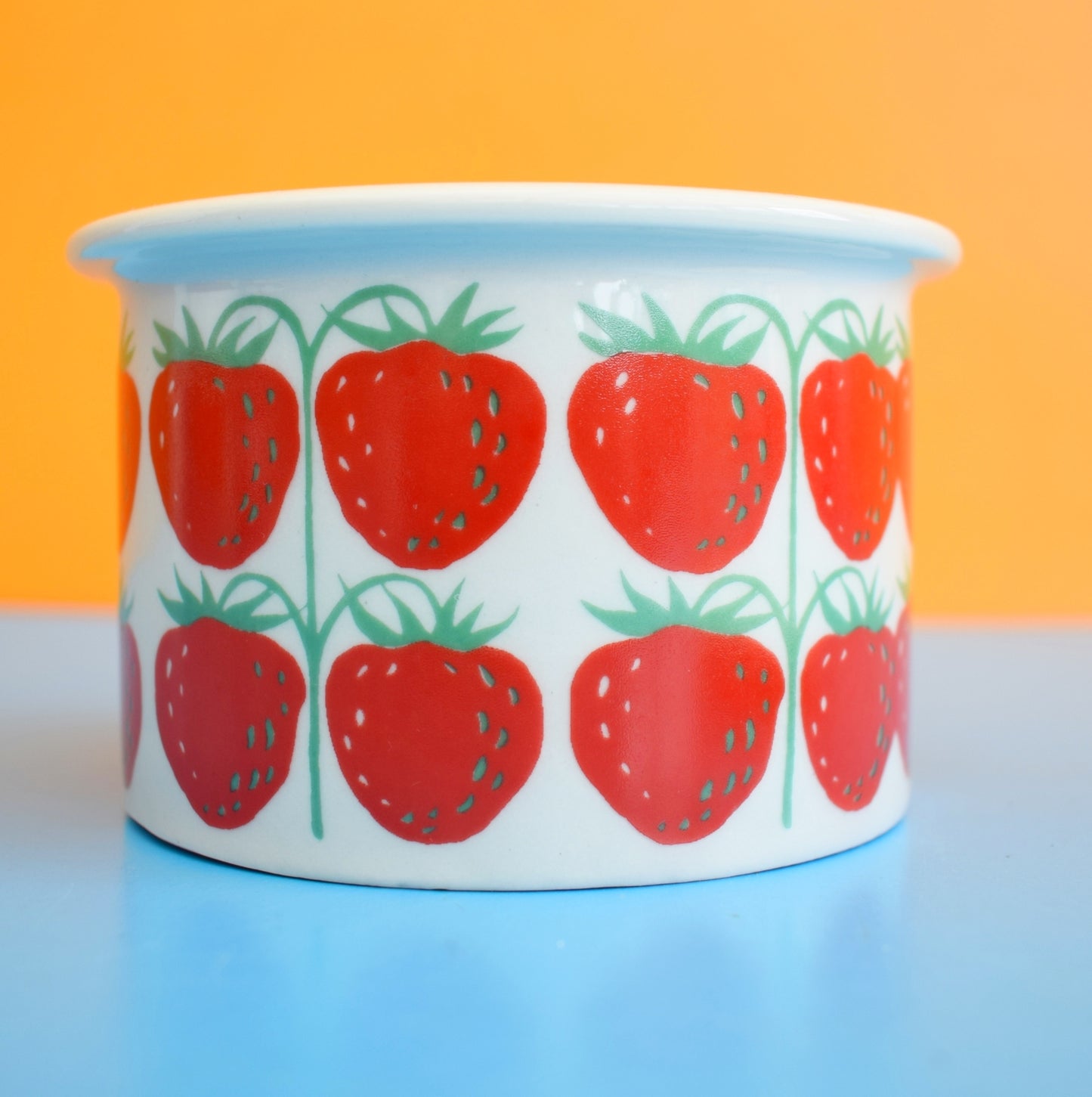 Vintage 1960s Ceramic Finel Arabia Pomona Pot - Strwberry by Pineapple Retro