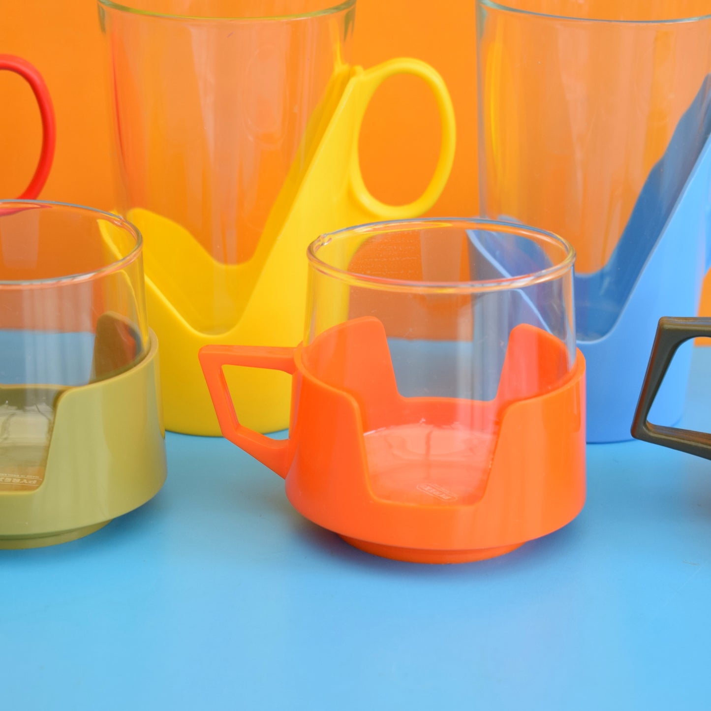Vintage 1960s Drink-Up Glass Cups / Mugs by Vintage