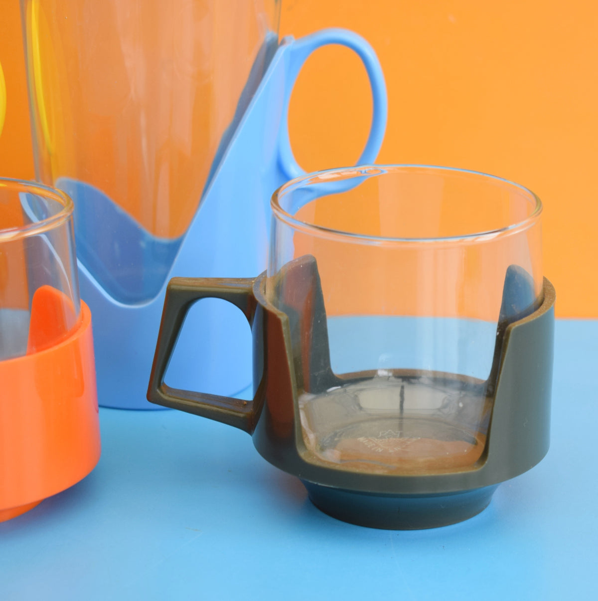 Vintage 1960s Drink-Up Glass Cups / Mugs by Vintage