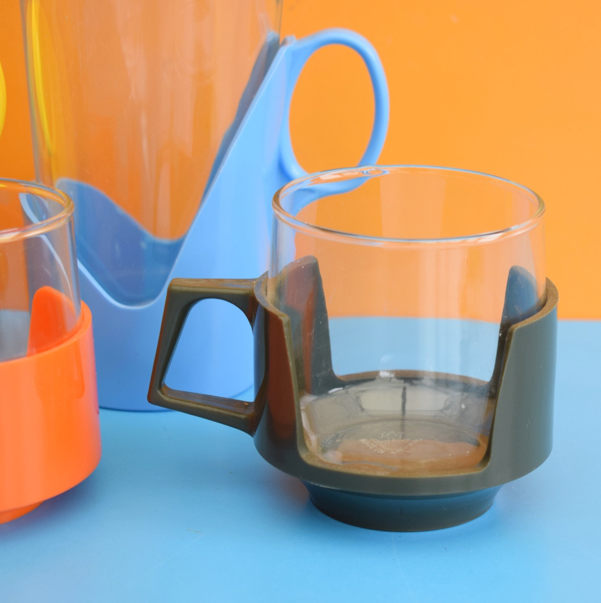 Vintage 1960s Drink-Up Glass Cups / Mugs by Vintage