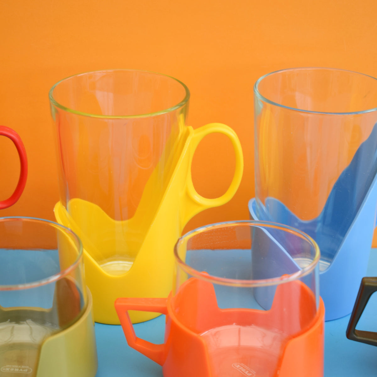 Vintage 1960s Drink-Up Glass Cups / Mugs by Vintage