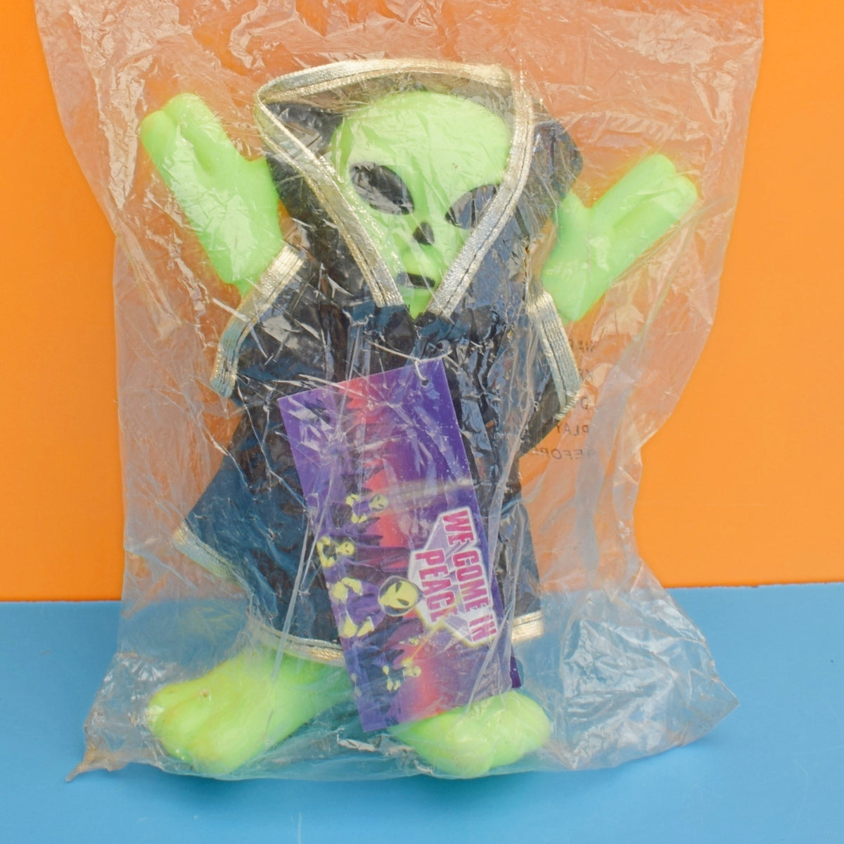 Vintage 1990s Plastic Alien Toy Figure - Unused – Pineapple Retro