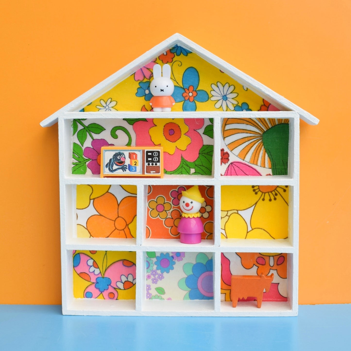 Vintage Retro Wooden House Display Unit - Wallpapered - Alice Apple