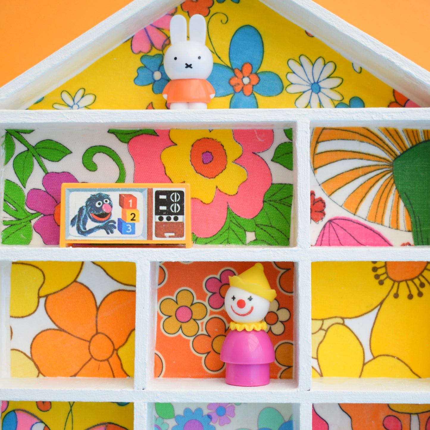 Vintage Retro Wooden House Display Unit - Wallpapered - Alice Apple