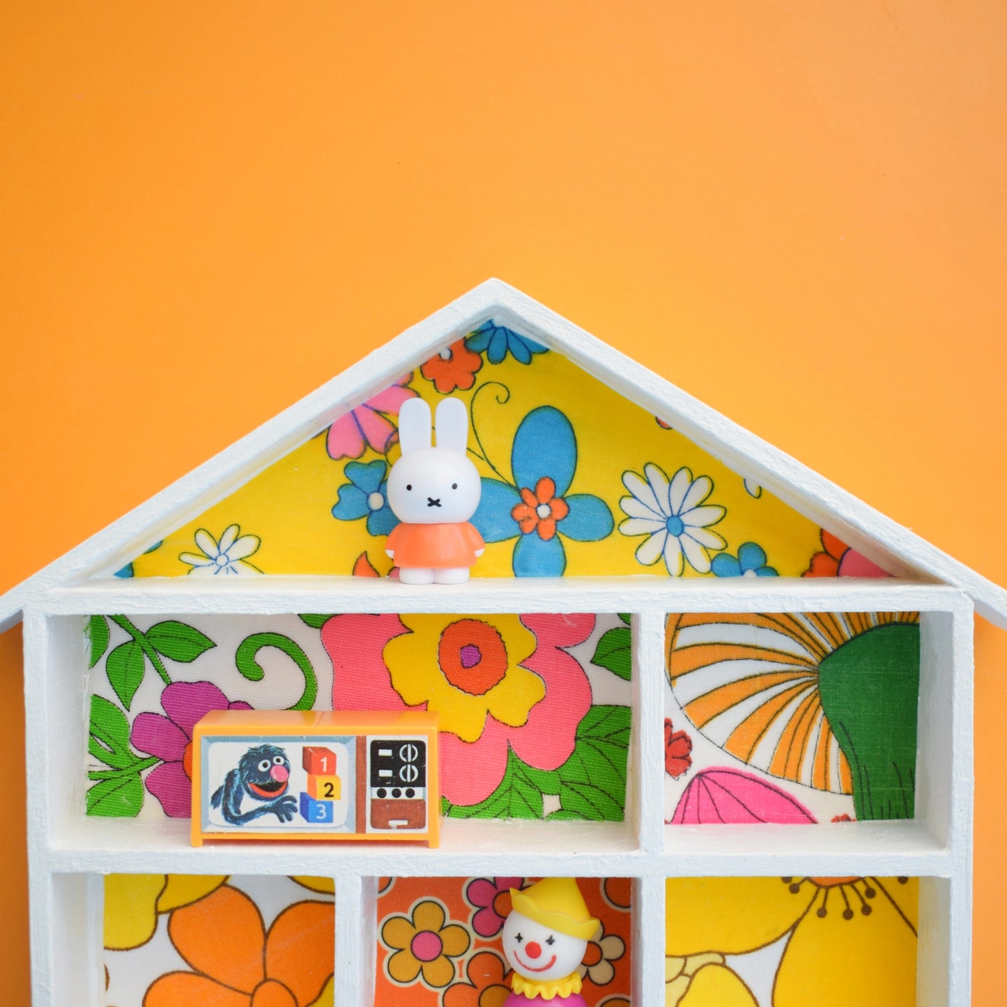 Vintage Retro Wooden House Display Unit - Wallpapered - Alice Apple