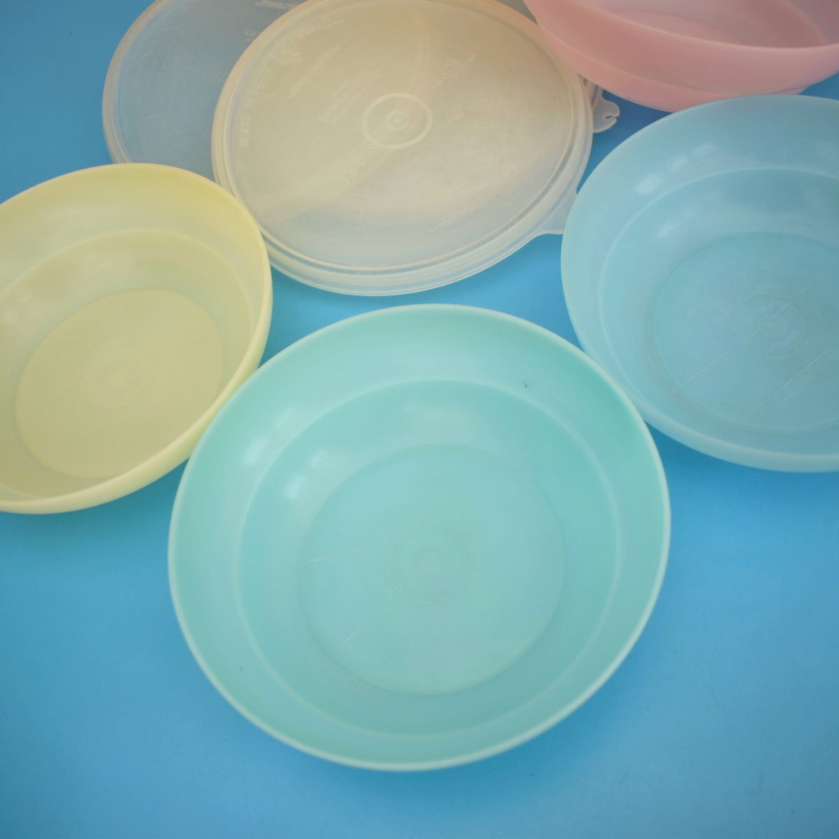 Vintage 1960s Plastic Tupperware Lidded Containers - Pastel Colours . by Pineapple Retro