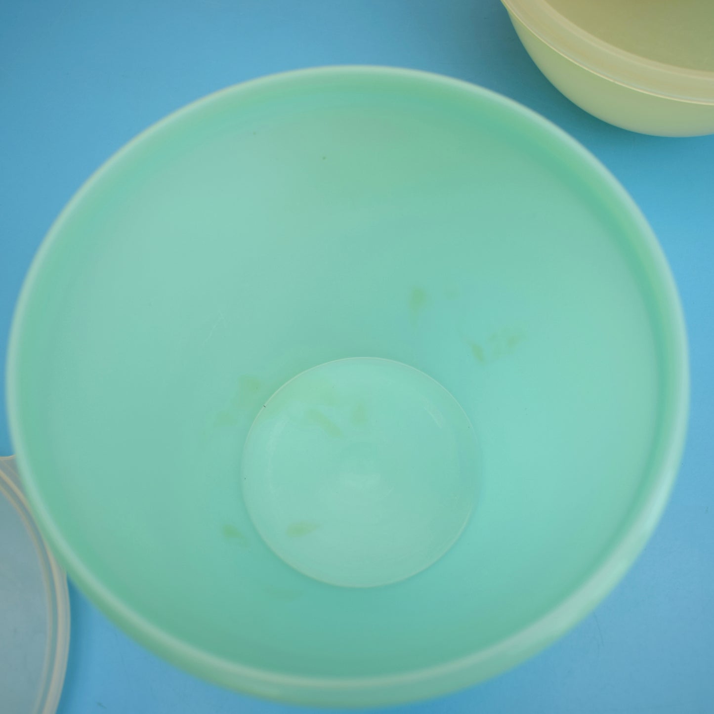 Vintage 1960s Plastic Tupperware Lidded Containers - Pastel Colours . by Pineapple Retro